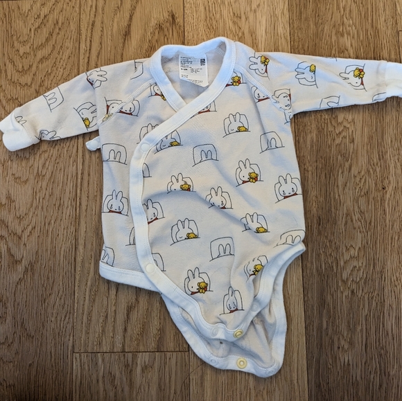 Uniqlo Baby printed bodysuits (3-6 M) - Picture 3 of 3